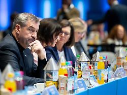 13 12 2025 bayern muenchen markus soeder l csu vorsitzender und ministerpraesident von bayern nimmt am csu parteitag in der messehalle teil