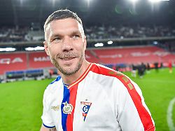 2025 10 26 zabrze pilka nozna pko bp ekstraklasa sezon 2025 2026 gornik zabrze jagiellonia bialystok n z lukas podolski radosc wygrana zwyciestwo foto marcin bulanda pressfocus 2025 10