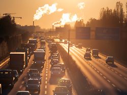 22 11 2023 berlin deutschland stau am morgen auf der a113 stadteinwaerts in hoehe abfahrt johannisthaler chaussee 00s231122d129caro