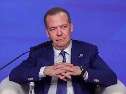 23 10 2025 russia moscow dmitry medvedev chairman of united russia speaks at a meeting of the federal council of primary branches of the party natalia shatokhina news
