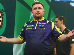 29 12 2025 world darts championship luke littler hits a double and celebrates during the 2025 26 paddy power world darts championships at alexandra palace london united kingdom on 29 december 2025