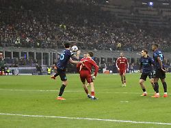 alessandro bastoni inter florian wirtz liverpool champions league 2025 26 inter vs liverpool 0 1 09 12 2025 contrasto action rigore penalty champions league 2025 26 inter liverpool 0 1