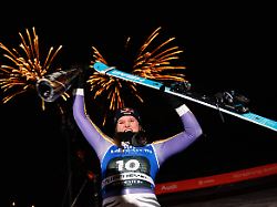 alpine skiing fis wc courchevel courchevel france 16 dec 25 alpine skiing fis world cup slalom ladies image shows the rejoicing of emma aicher ger keywords fireworks