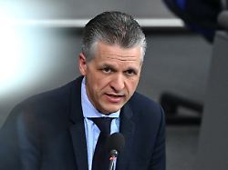 archiv 03 12 2025 berlin thorsten frei cdu chef des bundeskanzleramts und bundesminister fuer besondere aufgaben spricht in der 46 plenarsitzung der 21 legislaturperiode im deutschen bundestag 1