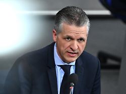 archiv 03 12 2025 berlin thorsten frei cdu chef des bundeskanzleramts und bundesminister fuer besondere aufgaben spricht in der 46 plenarsitzung der 21 legislaturperiode im deutschen bundestag