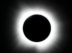 archiv 08 04 2024 usa arlington eine totale sonnenfinsternis ist am montag 8 april 2024 von arlington texas aus zu sehen