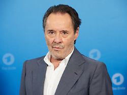 archiv 08 09 2017 hamburg uwe kockisch deutscher schauspieler aufgenommen waehrend eines pressetermins zu der donnerstagskrimi im ersten