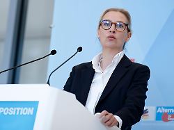alice weidel beim pressestatement zur fraktionssitzung der afd bundestagsfraktion im reichstagsgebaeude berlin 16 12