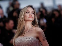 angelina jolie bei der premiere zu eddington waehrend der 78 filmfestspiele in cannes im palais de festival am 16 05 2025