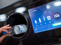 auszahlen lassen oder spenden in vielen supermaerkten und discountern kann man pfandgeld inzwischen einem guten zweck zukommen lassen