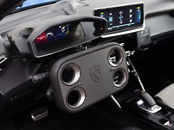 bei peugeot wird das lenkrad eckig