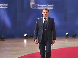 bruessel belgien europa gebaeude eu gipfel emmanuel macron praesident von frankreich kommt an