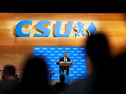 csu parteitag 2025 am 12 12 2025 in der messe muenchen markus soeder ministerpraesident bayern redet auf dem csu parteitag am 12 12