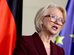 chairwoman of the council of economic experts monika schnitzer presents the new forecast for the german economy at the chancellery in berlin germany november 12 2025