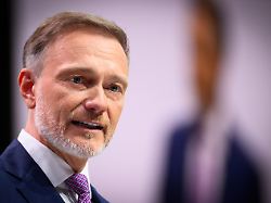 christian lindner bisheriger bundesvorsitzender der fdp spricht beim 76 ordentlichen bundesparteitag der fdp der fruehere fdp chef und finanzminister christian lindner wechselt in die autobranche