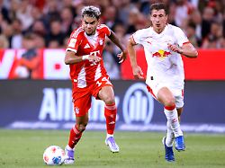 diaz luis team fc bayern muenchen mit orban willi dfl bundesliga saison 2025 2026 spiel fc bayern muenchen rb leipzig 6 0 am 22 08 1