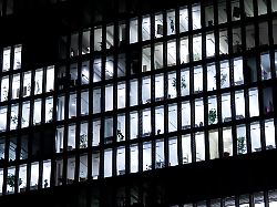 da brennt noch licht ob ein arbeitgeber schichtbetrieb anordnen kann haengt unter anderem von den vereinbarungen im arbeitsvertrag ab