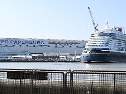 das kreuzfahrtschiff disney destiny liegt am ausruestungskai der meyer werft in wenigen wochen soll die disney destiny in richtung nordsee gefahren werden