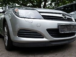 der diebstahl von kfz kennzeichen muss umgehend bei polizei und versicherung gemeldet werden nur so ist eine schnelle neuausstellung moeglich