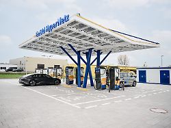 der stromversorger enbw ist mit seinem hypercharger netz groesster anbieter von schnellladesaeulen in deutschland