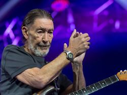 der britische musiker chris rea tritt bei der baloise session in basel schweiz auf der britische saenger chris rea ist tot er starb am montagmorgen im alter von 74 jahren nach kurzer krankheit