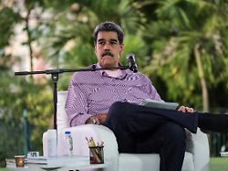 der venezolanische praesident nicolas maduro spricht waehrend einer regierungsfreundlichen jugendkundgebung