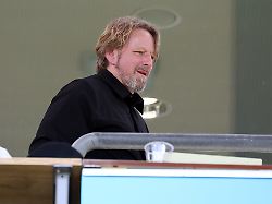 deutschland stuttgart 02 04 2025 fussball uefa youth league u19 vfb stuttgart u19 fc barcelona sven mislintat