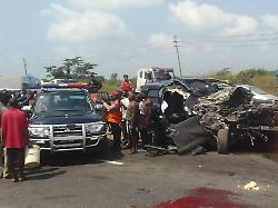 die unfallstelle des ungluecks bei dem zwei freunde von boxstar anthony joshua ums leben kamen