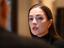 die ukrainische friedensnobelpreistraegerin oleksandra matwijtschuk im gespraech mit der deutschen presse agentur