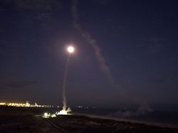 die vom israelischen verteidigungsministerium herausgegebene aufnahme zeigt den start einer rakete des raketenabwehrsystems arrow 3
