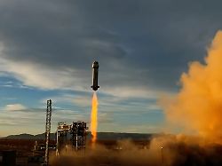 dieses von blue origin zur verfuegung gestellte bild zeigt den start einer blue origin rakete in west texas