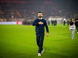 duesseldorf germany 05th dec 2025 trainer miron muslic s04 fortuna duesseldorf fc schalke 04 05 12