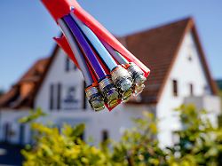 ein glasfaseranschluss wird in zukunft immer wichtiger wer sich diesen in sein wohnhaus einbauen laesst hat bei einem moeglichen verkauf bessere argumente