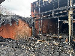 ein grossbrand hat teile einer grundschule in hannover zerstoert die loescharbeiten dauerten rund 18 stunden