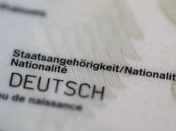 ein personalausweis der bundesrepublik deutschland staatsangehoerigkeit staatsangehoerigkeit deutsch personalausweis am 13 10 2025 in siegen deutschland