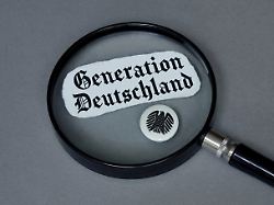 fotomontage 15 11 2025 borkwalde brandenburg eine lupe liegt auf dem schriftzug generation deutschland und einem button mit bundesadler