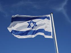 fahne von israel flattert im wind the flag of israel flutters in the wind copyright imagebroker andreasxmallinckrodt ibldvm11522756
