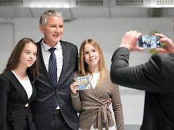 far right afd politician bjoern hoecke poses for a photo with young women during the re founding of the afd youth organization as generation deutschland in giessen germany saturday nov 29 2025