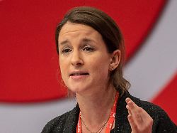 franziska drohsel spd ehemalige vorsitzende der jusos spricht beim spd bundesparteitag 1