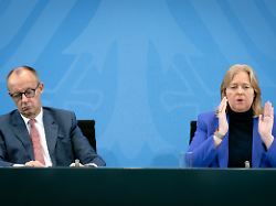 friedrich merz und baerbel bas bei einer pressekonferenz nach der sitzung des koalitionsausschusses von union und spd im kanzleramt berlin 09 10
