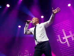 frontmann der graf von der band unheilig bei ihrem konzert im palladium koeln 22 12