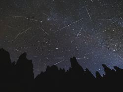 geminids meteor shower over the galayos granite spikes mountain peaks winter gredos avila spain gredos cl spain publicationxinxgerxsuixautxonly cr jalo210111b 605873 01