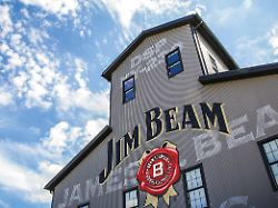 handout blick auf das jim beam empfangsgebaeude der bourbonproduktion in clermont kentucky usa