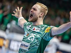 handball bundesliga fuechse berlin thw kiel 12 spieltag max schmeling halle matthes langhoff fuechse berlin jubelt nach dem sieg