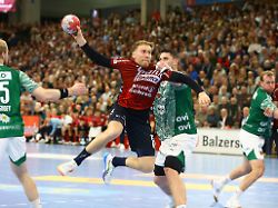 handball bundesliga sg flensburg handewitt fuechse berlin 16 spieltag gp joule arena simon pytlick sg flensburg handewitt mitte links im zweikampf mit mijajlo marsenic fuechse berlin