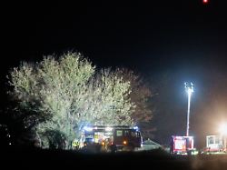 hell ausgeleuchtet ist das gebiet der defekten oel pipeline aus einer pipeline in brandenburg sind nach einem unfall mindestens 200 000 liter rohoel ausgetreten