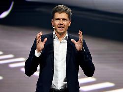 iaa internationale automobilausstellung frankfurt am main am 10 09 2019 in frankfurt am main ubz stefan weckbach leiter baureihe porsche taycan nur far redaktionelle verwendung for editorial use only