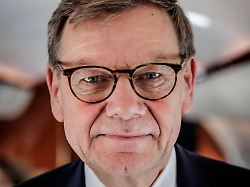 johann wadephul cdu bundesaussenminister aufgenommen im rahmen seiner reise nach paris hier in einer global 5000 der flugbereitschaft der bundeswehr