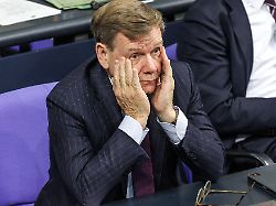 johann wadephul cdu bundesaussenminister bei der plenarsitzung im deutschen bundestag am 5 12 25 in berlin