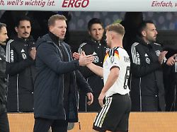 joshua kimmich deutschland germany klatscht mit bundestrainer julian nagelsmann deutschland germany ab nach der auswechslung leipzig 17 11 2025 deutschland vs slowakei wm qualifikation 6